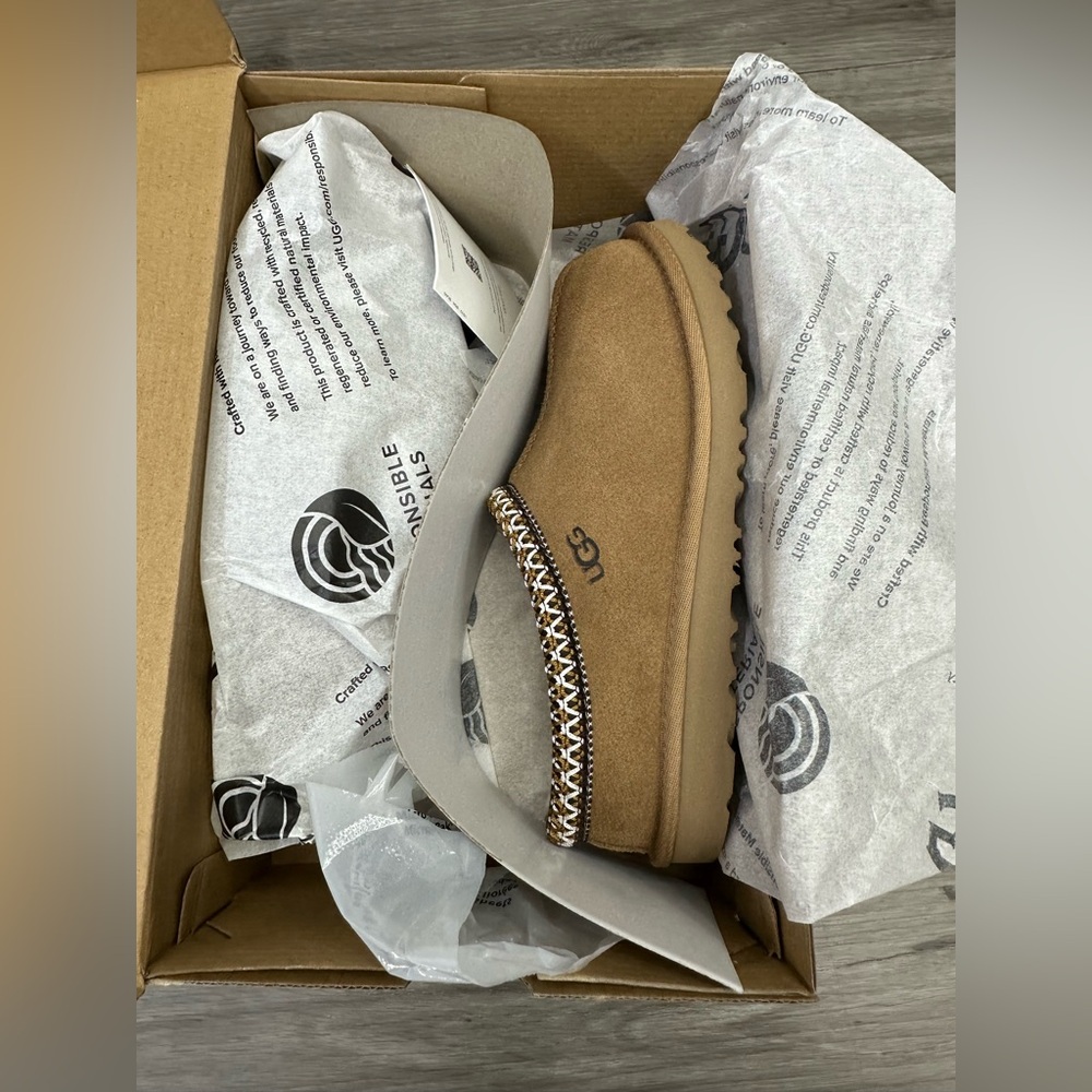 UGG Kids Tasman II Slippers – Chestnut Suede Sheepskin Slip-On - Picture 5 of 5